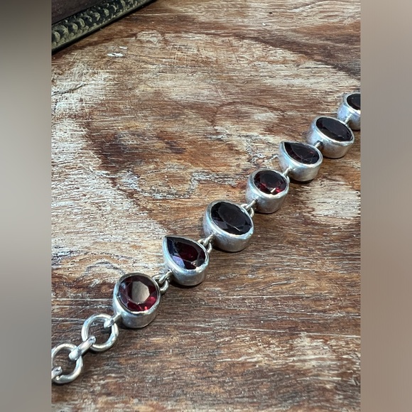 Genuine Garnet and Sterling Silver vintage chain bracelet - Picture 4 of 6